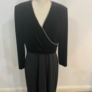 Donna Ricco long black dress